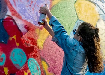 Московские граффитчики создадут портрет Моны Лизы из баллончиков краски