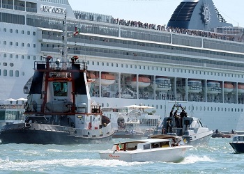 Власти Венеции хотя запретить проход лайнеров по каналу Джудекка
