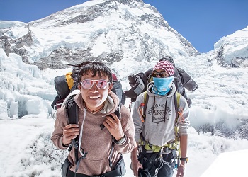 Гиды-мошенники кормят туристов на Эвересте слабительным, чтобы эвакуировать