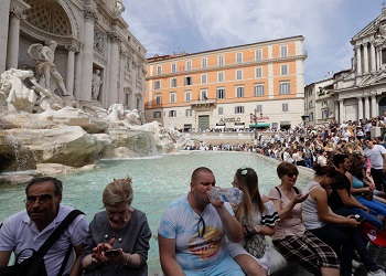 Рим запрещает туристам ходить топлесс