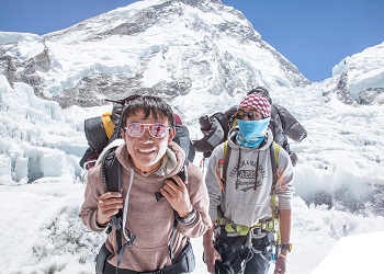 Выжившая жертва очереди на Эвересте требует ужесточить правила восхождения