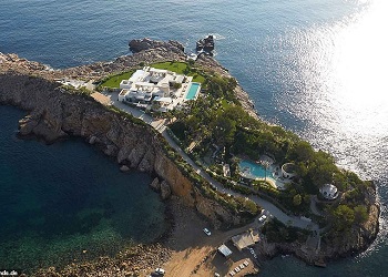 За €220 тысяч в неделю можно снять секретный остров на Ибице