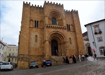 Португальский собор разрушает неизвестный науке грибок