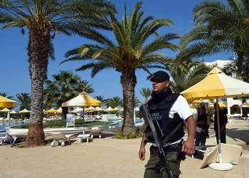 После взрывов в Тунисе усилены меры безопасности