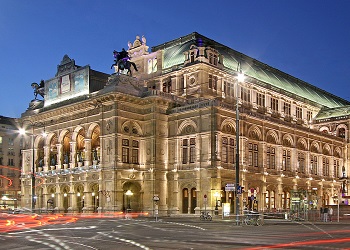 Венская опера запустит прямые трансляции в парке 