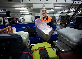 В Шереметьево осталось разобрать тонну багажа