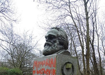 Надгробие Карла Маркса в Лондоне уродуют второй раз за месяц