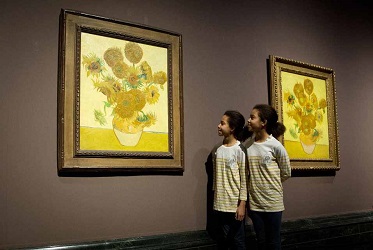 «Подсолнухи» из музея Ван Гога отправились на реставрацию