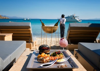 Ресторан на острове Миконос предъявил счет на €836 за обычный обед