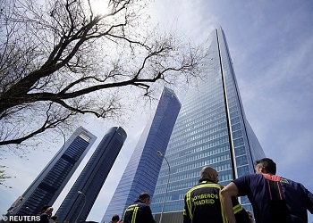 В Мадриде эвакуировали небоскреб из-за угрозы взрыва