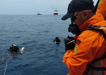 В Индонезии подняли черный ящик с борта, упавшего в море