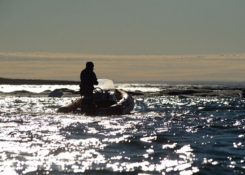 Рязанский путешественник добирается до Северного Ледовитого на надувной лодке