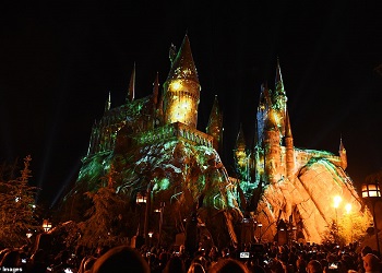 Universal Studios придумала новое световое шоу для поклонников Гарри Поттера