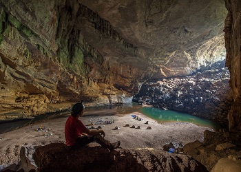 Дайверы не достигли дна самой большой пещеры в мире