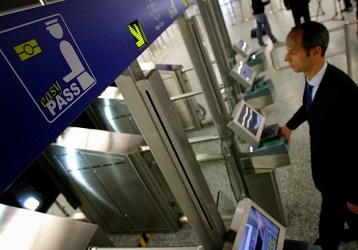 В столичных аэропортах появились системы автоматического паспортного контроля