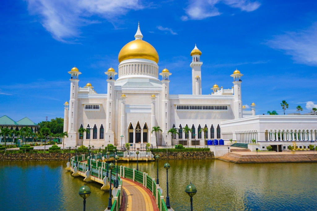 Mosque-in-Brunei.jpg.optimal.jpg