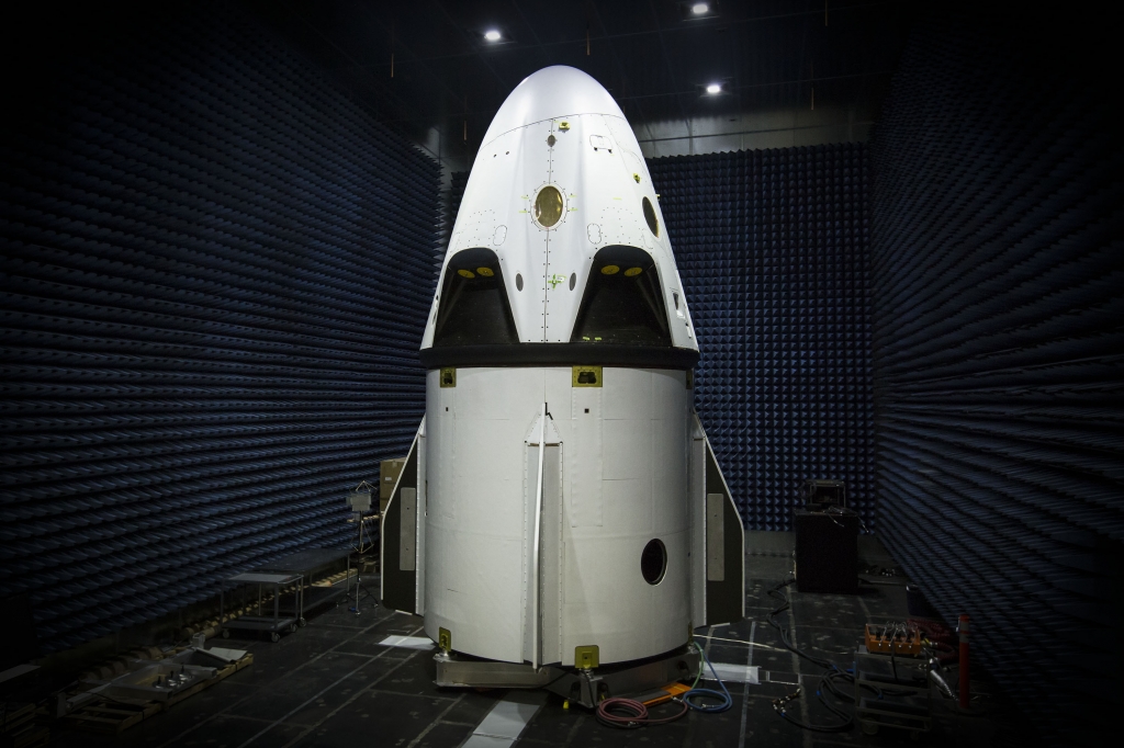 SpaceX_Dragon_v2_Pad_Abort_Vehicle_(16661791299).jpg