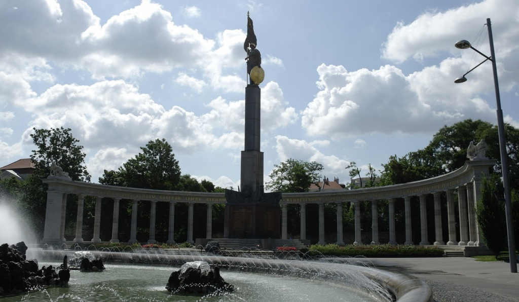 монумент вена.jpg