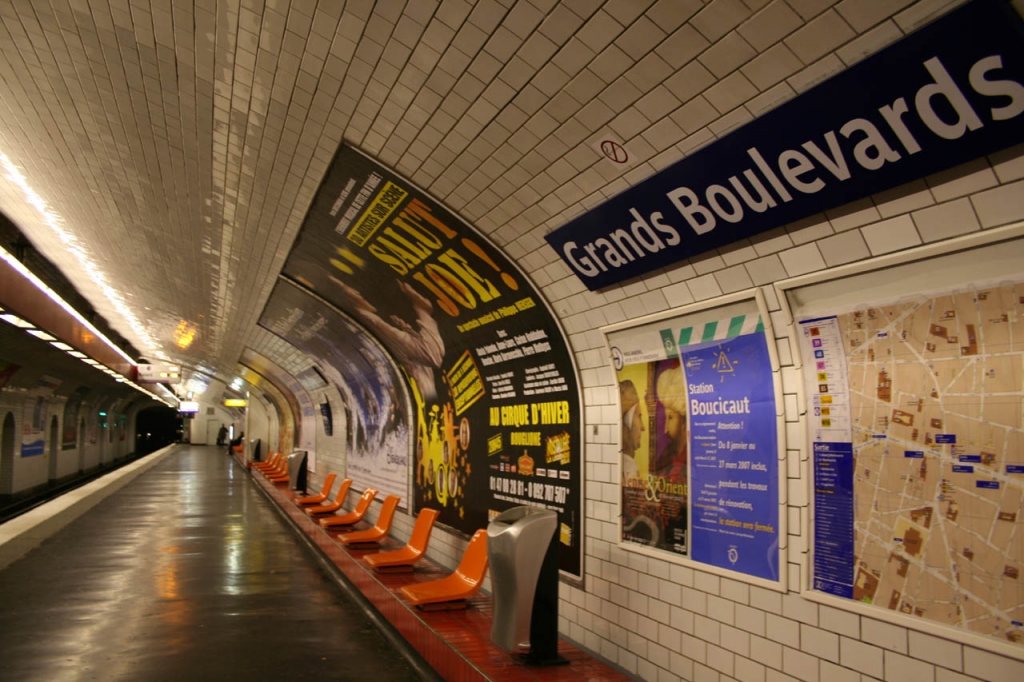 Paris_Subway_Grands_Boulevards.jpg