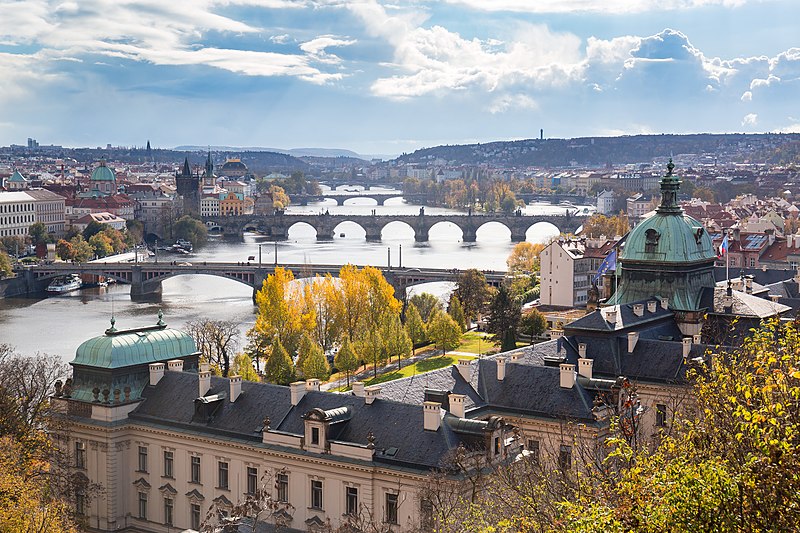 800px-Vltava_river_in_Prague.jpg
