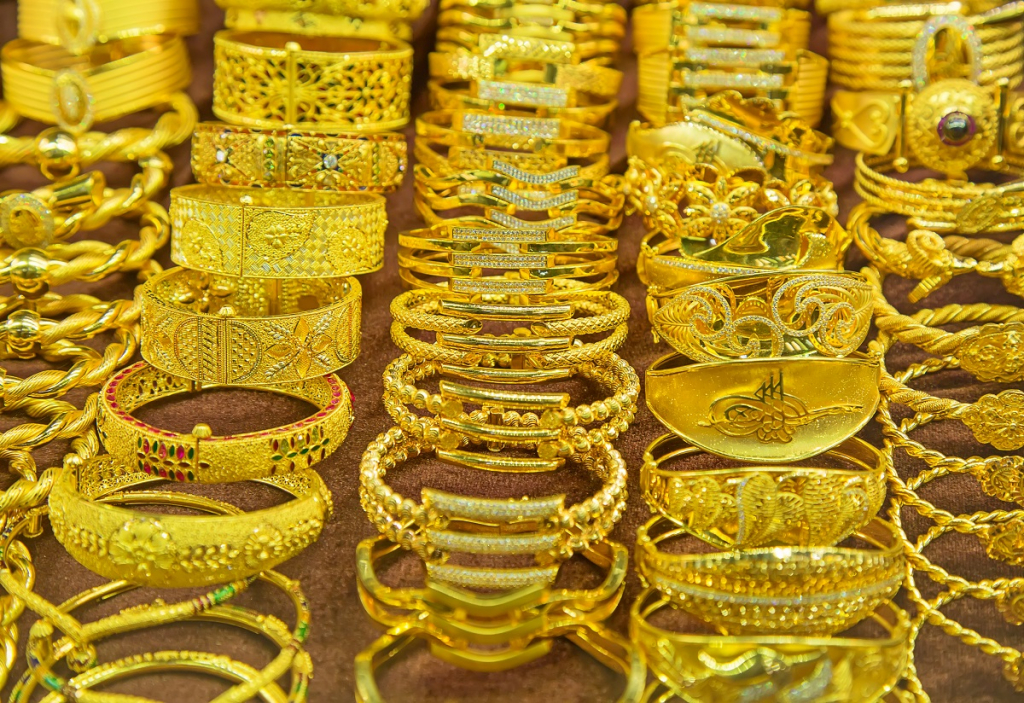 Свадьбы в ИОРДАНИИ: сколько золота дарят невесте и за что бьют жениха