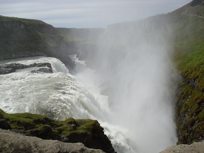 Водопад, Исландия.jpg