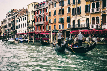 Венеция отложила введение взносов за посещение города